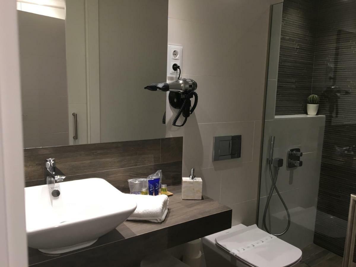 Hotel Calabria La Garriga Εξωτερικό φωτογραφία